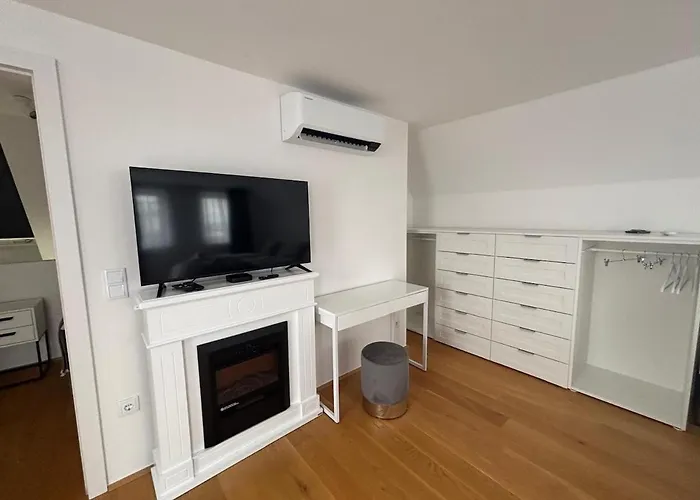 3 Bdr - Crystal, Near Schoenbrunn Palace *