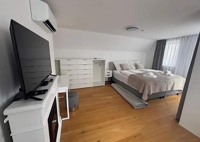 3 Bdr - Crystal, Near Schoenbrunn Palace