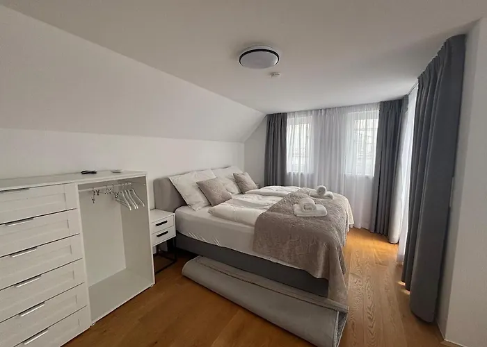 Apartment 3 Bdr - Crystal, Near Schoenbrunn Palace *